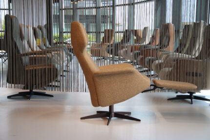 Gealux Arc 8060 modern design relaxfauteuil / relaxstoel in stof met 2 motoren en een accu. Direct leverbaar.