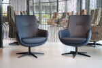 Gealux Koraal bijzetfauteuil / draaifauteuil design in blauw leer. Direct leverbaar.