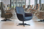 Gealux Koraal bijzetfauteuil / draaifauteuil design in blauw leer. Direct leverbaar.