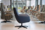 Gealux Koraal bijzetfauteuil / draaifauteuil design in blauw leer. Direct leverbaar. - Afbeelding 3