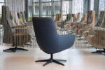 Gealux Koraal bijzetfauteuil / draaifauteuil design in blauw leer. Direct leverbaar. - Afbeelding 4