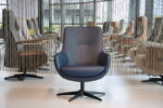 Gealux Koraal bijzetfauteuil / draaifauteuil design in blauw leer. Direct leverbaar. - Afbeelding 5