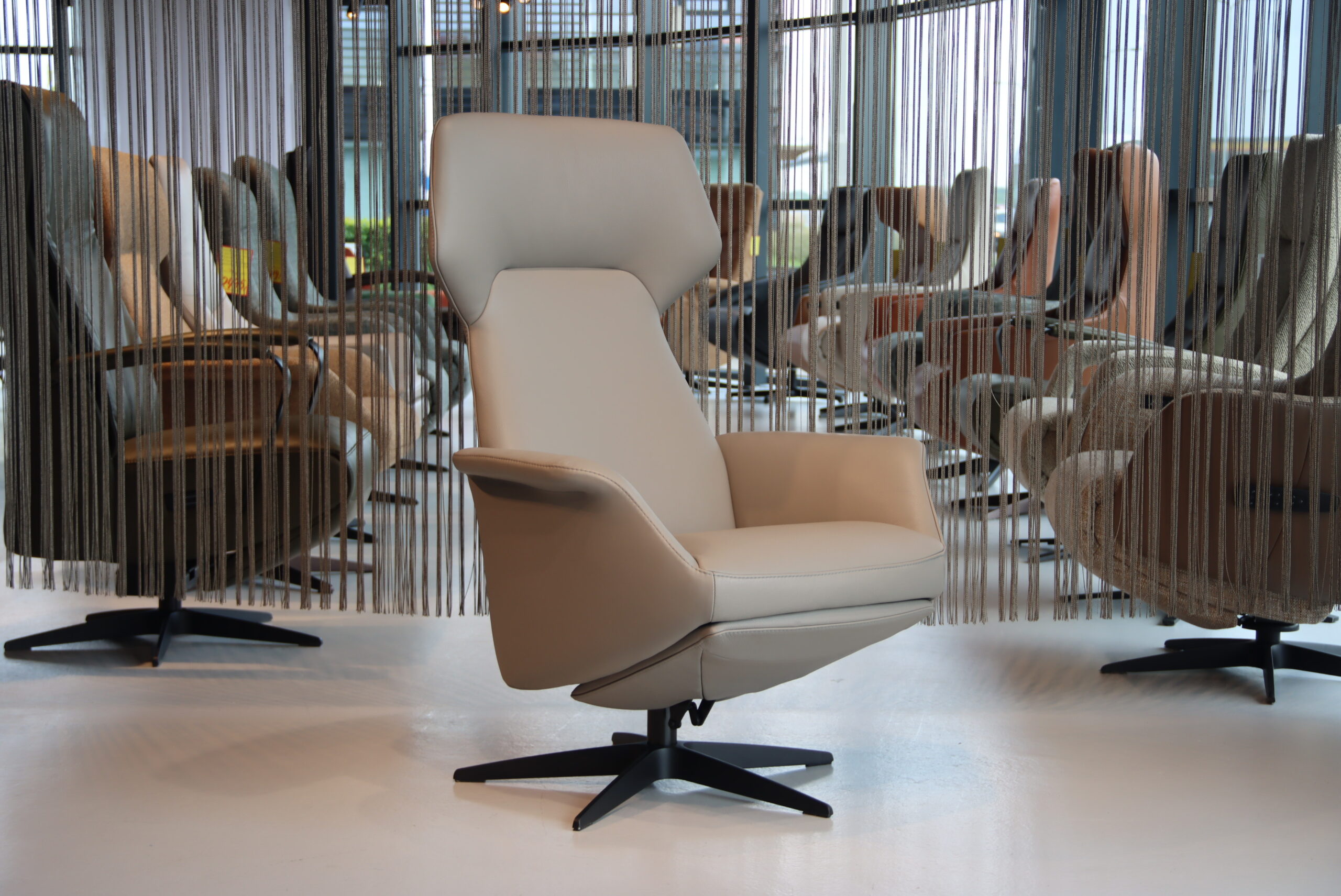 Gealux Arc 8060 modern design relaxfauteuil / relaxstoel in leer met 2 motoren en een accu. Direct leverbaar.