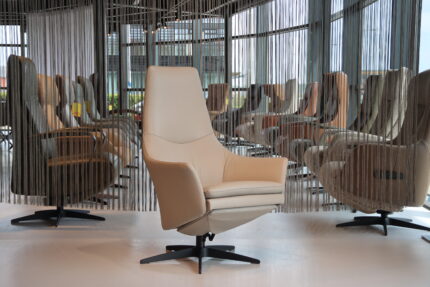 Gealux Arc 8027 modern design relaxfauteuil / relaxstoel in leer met 2 motoren en een accu. Direct leverbaar.