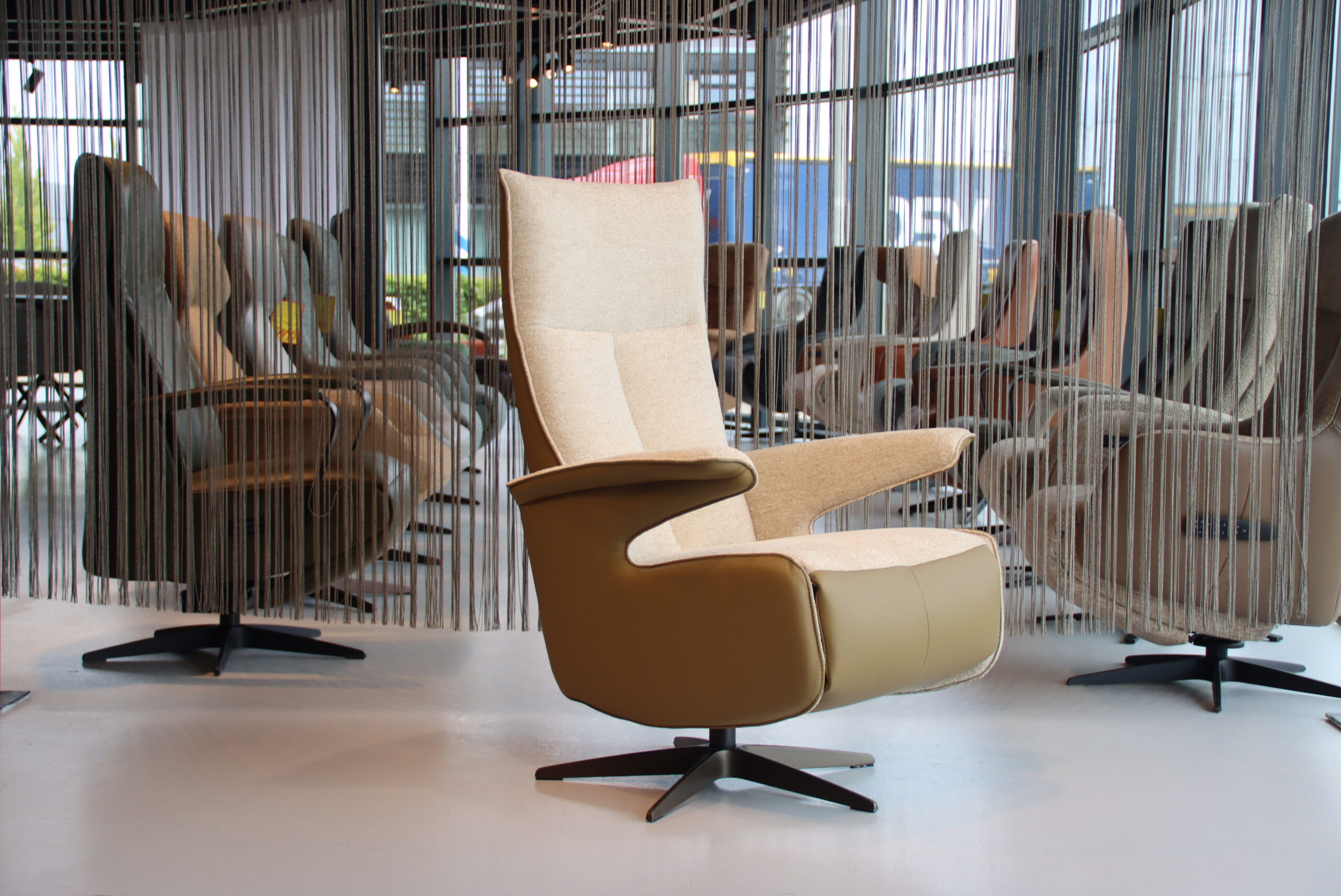 Gealux relaxfauteuil / sta-op-stoel in leer GLX-012-25 maat large 2 motoren met accu. Direct leverbaar.