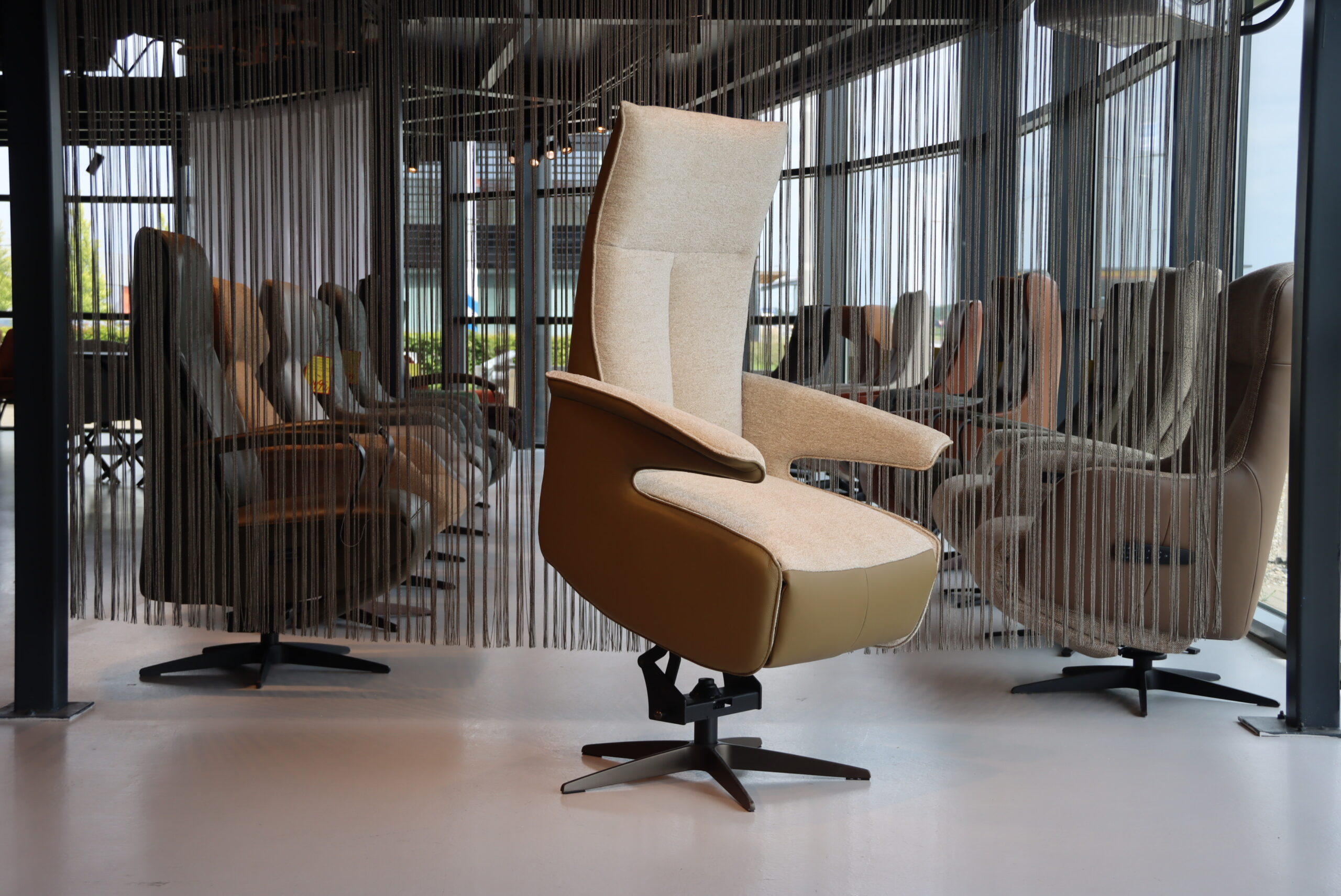 Gealux relaxfauteuil / sta-op-stoel in leer GLX-012-25 maat large 2 motoren met accu. Direct leverbaar.