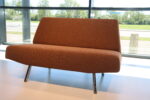 Havee Cloak Sky fauteuil/loveseat met armblok 130 cm breed in Ploegstof. Direct leverbaar. - Afbeelding 5