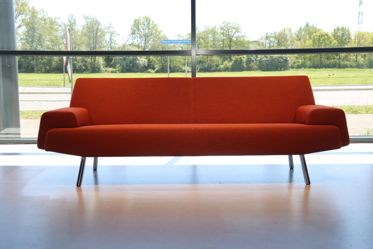 Havee Cloak design bank Sky 3,5 zits 230 cm breed in Ploegstof. Direct leverbaar