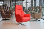 Elektrisch verstelbaar relaxfauteuil / relaxstoel Twice Pro TW-045N van De Toekomst 3 motoren met accu. Leer 9150 kleur rood. Direct leverbaar.