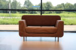 Havee Cloak bank Loveseat Source 140 cm breed. Stof Spectrum kleur Taupe. Direct Leverbaar.