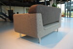Havee Cloak bank Loveseat Source 140 cm breed. Stof Spectrum kleur Tauper. Direct Leverbaar.