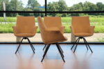 4 x Elmar Topform (Gealux) eetkamerstoel in stof met draaipoot. Direct leverbaar.