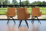 4 x Elmar Topform (Gealux) eetkamerstoel in stof met draaipoot. Direct leverbaar. - Afbeelding 3