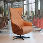 Elektrisch verstelbaar relaxfauteuil/relaxstoel RELAX4U Nova NV-1026N Leer Kleur Cognac met 3 motoren en accu. Direct leverbaar.