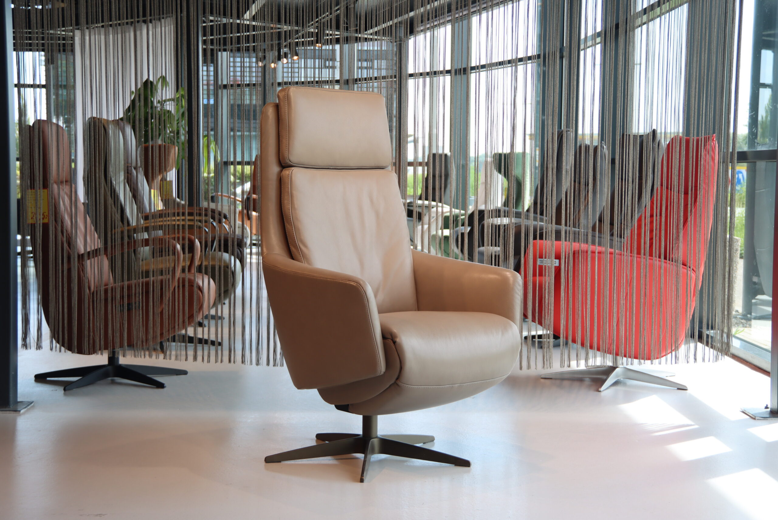 Elektrisch verstelbaar relaxfauteuil / relaxstoel Twinz 8240 in Leer Polo kleur Taupe van Gealux 3 motoren met accu. Direct leverbaar.