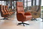 Elektrisch verstelbaar relaxfauteuil / relaxstoel voor lange mensen Twice Pro Plus TW-227N van Meubelfabriek De Toekomst in leer met 3 motoren en een accu. Direct leverbaar.