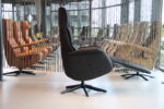 Elektrisch verstelbaar relaxfauteuil / relaxstoel voor lange mensen Twice Pro Plus TW-227N van Meubelfabriek De Toekomst in leer zwart met 3 motoren en een accu. Direct leverbaar.