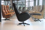Elektrisch verstelbaar relaxfauteuil / relaxstoel voor lange mensen Twice Pro Plus TW-227N van Meubelfabriek De Toekomst in leer zwart met 3 motoren en een accu. Direct leverbaar. - Afbeelding 3