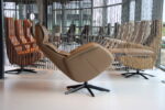 Elektrisch verstelbaar relaxfauteuil / relaxstoel voor lange mensen Twice Pro Plus TW-227N van Meubelfabriek De Toekomst in leer kleur Noce met 3 motoren en een accu. Direct leverbaar. - Afbeelding 5