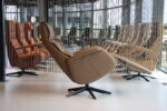 Elektrisch verstelbaar relaxfauteuil / relaxstoel voor lange mensen Twice Pro Plus TW-227N van Meubelfabriek De Toekomst in leer kleur Noce met 3 motoren en een accu. Direct leverbaar. - Afbeelding 8