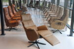 Elektrisch verstelbaar relaxfauteuil / relaxstoel voor lange mensen Twice Pro Plus TW-227N van Meubelfabriek De Toekomst in leer kleur Noce met 3 motoren en een accu. Direct leverbaar. - Afbeelding 6