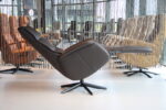 Elektrisch verstelbaar relaxfauteuil / relaxstoel voor lange mensen Twice Pro Plus TW-227N van Meubelfabriek De Toekomst in leer kleur bruin met 3 motoren en een accu. Direct leverbaar. - Afbeelding 4