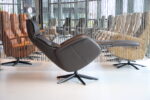 Elektrisch verstelbaar relaxfauteuil / relaxstoel voor lange mensen Twice Pro Plus TW-227N van Meubelfabriek De Toekomst in leer kleur bruin met 3 motoren en een accu. Direct leverbaar. - Afbeelding 5