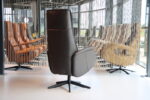 Elektrisch verstelbaar relaxfauteuil / relaxstoel voor lange mensen Twice Pro Plus TW-227N van Meubelfabriek De Toekomst in leer kleur bruin met 3 motoren en een accu. Direct leverbaar. - Afbeelding 8