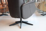 Elektrisch verstelbaar relaxfauteuil / relaxstoel voor lange mensen Twice Pro Plus TW-227N van Meubelfabriek De Toekomst in leer kleur bruin met 3 motoren en een accu. Direct leverbaar. - Afbeelding 9