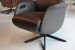 Elektrisch verstelbaar relaxfauteuil / relaxstoel voor lange mensen Twice Pro Plus TW-227N van Meubelfabriek De Toekomst in leer kleur bruin met 3 motoren en een accu. Direct leverbaar. - Afbeelding 10