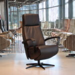 Elektrisch verstelbaar relaxfauteuil / relaxstoel Twice Pro TW-218N Large van De Toekomst leer zwart met 3 motoren en een accu. Direct leverbaar.