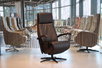 Elektrisch verstelbaar relaxfauteuil / relaxstoel Twice Pro TW-218N Large van De Toekomst leer zwart met 3 motoren en een accu. Direct leverbaar.