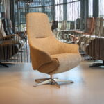 Elektrisch verstelbaar relaxfauteuil/relaxstoel RELAX4U Nova NV-1025N Stof kleur Taupe De Toekomst met 3 motoren en accu. Direct leverbaar.