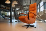 Sta op stoel Elektrisch verstelbaar relaxfauteuil Twice Pro TW-143N Medium van Meubelfabriek De Toekomst in leer 3 motoren en een accu. Direct leverbaar.