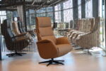 Sta op stoel Elektrisch verstelbaar relaxfauteuil Twice Pro TW-227N Large van Meubelfabriek De Toekomst in leer Noce 3 motoren en een accu. Direct leverbaar.