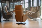 Sta op stoel Elektrisch verstelbaar relaxfauteuil Twice Pro TW-227N Large van Meubelfabriek De Toekomst in leer Noce 3 motoren en een accu. Direct leverbaar.