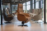 Sta op stoel Elektrisch verstelbaar relaxfauteuil Twice Pro TW-227N Medium van Meubelfabriek De Toekomst in leer Noce 3 motoren en een accu. Direct leverbaar. - Afbeelding 2