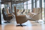 Sta op stoel Elektrisch verstelbaar relaxfauteuil Twice Pro TW-082N Medium van Meubelfabriek De Toekomst in leer Avocado 3 motoren en een accu. Direct leverbaar. - Afbeelding 3