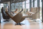 Sta op stoel Elektrisch verstelbaar relaxfauteuil Twice Pro TW-082N Medium van Meubelfabriek De Toekomst in leer Avocado 3 motoren en een accu. Direct leverbaar. - Afbeelding 5