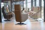 Sta op stoel Elektrisch verstelbaar relaxfauteuil Twice Pro TW-082N Medium van Meubelfabriek De Toekomst in leer Avocado 3 motoren en een accu. Direct leverbaar. - Afbeelding 9