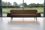 Havee Cloak design bank Sky 4 zits 250 cm breed in Kvadrat stof Rewool. Direct leverbaar.