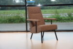 Havee Cloak design fauteuil Mrs.Cliff met hoge rug in Stof Rohi Cleo. Direct leverbaar.