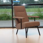 Havee Cloak design fauteuil Mrs.Cliff met hoge rug in Stof Rohi Cleo. Direct leverbaar.