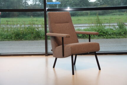 Havee Cloak design fauteuil Mrs.Cliff met hoge rug in Stof Rohi Cleo. Direct leverbaar.