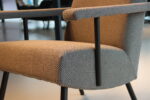 Havee Cloak design fauteuil Mrs.Cliff met hoge rug in Stof Rohi Cleo. Direct leverbaar. - Afbeelding 5