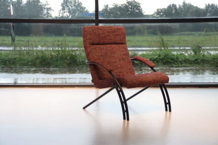 Havee Cloak design fauteuil model 1150 in Stof Keymer. Direct leverbaar.