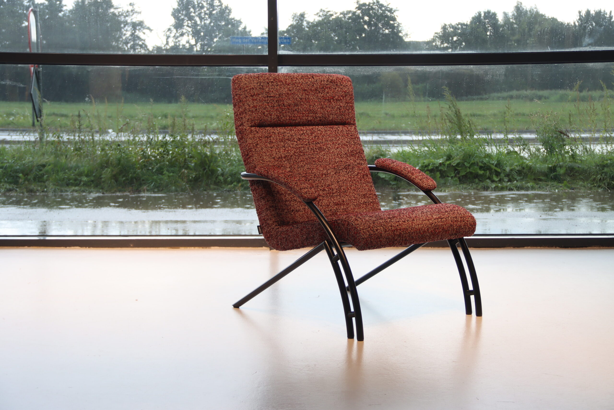 Havee Cloak design fauteuil model 1150 in Stof Keymer. Direct leverbaar. Havee Cloak design fauteuil model 1150 in Stof Keymer. Direct leverbaar.