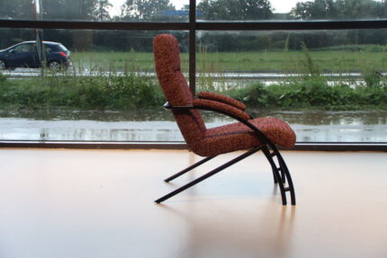 Havee Cloak design fauteuil model 1150 in Stof Keymer. Direct leverbaar.