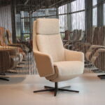 Elektrisch verstelbaar relaxfauteuil / relaxstoel Twinz 8240 in combi Leer Polo kleur Taupe/ Stof Lathuile 02 van Gealux 3 motoren met accu. Direct leverbaar.