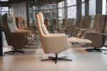 Elektrisch verstelbaar relaxfauteuil / relaxstoel Twinz 8240 in combi Leer Polo kleur Taupe/ Stof Lathuile 02 van Gealux 3 motoren met accu. Direct leverbaar. - Afbeelding 2